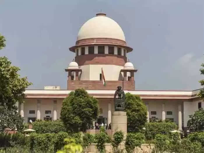 സി ബി എസ് ഇ 10,12 ക്ലാസുകളിലെ പരീക്ഷാ ഫീസ് ഒഴിവാക്കണമെന്ന പൊതുതാല്പര്യ ഹര്ജി സുപ്രീം കോടതി തള്ളി