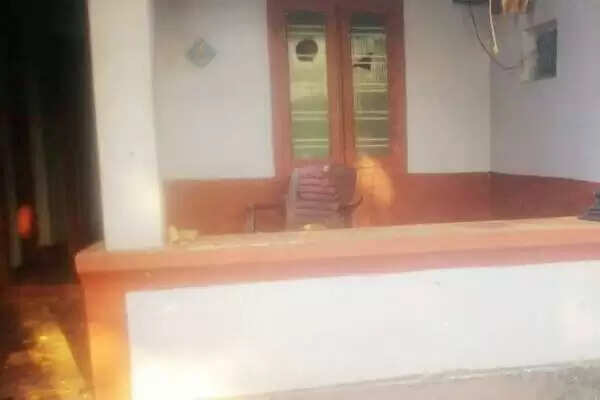 യുവമോര്ച്ച നേതാവിന്റെ വീടിന് നേരെ ബോംബെറിഞ്ഞതിന് ജില്ലാ പഞ്ചായത്തംഗം ഉള്പ്പെടെ അഞ്ചു പേര്ക്കെതിരെ കേസെടുത്തു