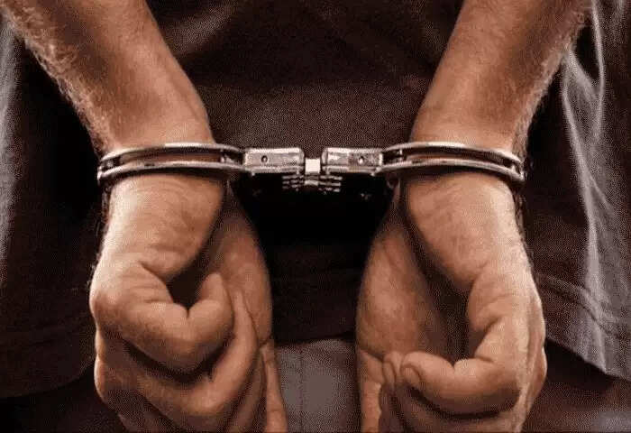 Killed | 'കവര്ചയ്ക്കിടെ വയോധികയെ തലയ്ക്കടിച്ച് കൊലപ്പെടുത്തിയശേഷം ചാക്കിലാക്കി ജനലിലൂടെ പുറത്തെറിഞ്ഞു'; തെളിവ് നശിപ്പിക്കാനായി മൃതദേഹം മണ്ണെണ്ണയൊഴിച്ച് കത്തിച്ചു; ഒരാള് അറസ്റ്റില്