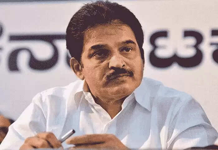 KC Venugopal | കേരളവര്മ കോളജില് നടന്നത് ഇരുട്ടിന്റെ മറവിലെ വിപ്ലവ പ്രവര്ത്തനമെന്ന് കെസി വേണുഗോപാല്; വിധ്വംസക പ്രവര്ത്തനങ്ങള് വഴി ജനാധിപത്യത്തെ അട്ടിമറിച്ച് നേടുന്ന വിജയങ്ങളല്ല അംഗീകരിക്കപ്പെടേണ്ടതല്ല