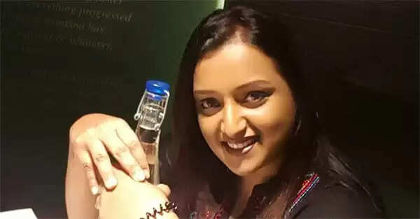 സ്വപ്ന സുരേഷിന്റെ വ്യാപാരപങ്കാളിയായ സന്ദീപിന്റെ ഭാര്യ സൗമ്യയെ കൊച്ചിയില് ചോദ്യം ചെയ്യുന്നു; സ്വപ്ന ഇപ്പോഴും കാണാമറയത്ത്, ലുക്ക്ഔട്ട് നോട്ടീസ് പുറപ്പെടുവിക്കും