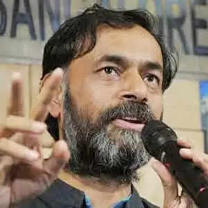 കെജ്രിവാളുമായി അഭിപ്രായ വ്യത്യാസം: യോഗേന്ദ്ര യാദവ് പാര്ട്ടി വിടുമെന്ന് സൂചന