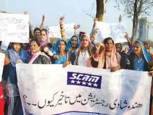 പാക് ഹിന്ദുക്കള് ഇന്ത്യയിലേക്ക് കുടിയേറുന്നു