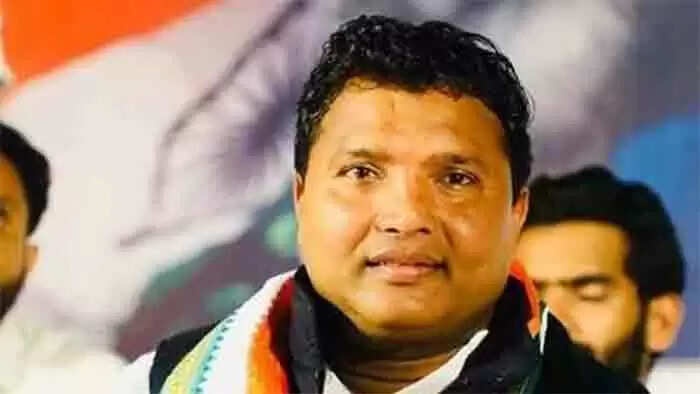 കോവിഡ് ചികിത്സയ്ക്ക് ഉപയോഗിക്കുന്ന മരുന്നുകള് അനധികൃതമായി വിതരണം ചെയ്തു; ദുരിതാശ്വസ പ്രവര്ത്തനത്തിനുള്ള പണത്തിന്റെ ഉറവിടം വ്യക്തമാക്കണം; യൂത് കോണ്ഗ്രസ് ദേശീയ അധ്യക്ഷന് ബി വി ശ്രീനിവാസിനെ ഡെല്ഹി പൊലീസ് ചോദ്യംചെയ്തു; കേന്ദ്രത്തിനെതിരെ രൂക്ഷ വിമര്ശനവുമായി രാഹുല്