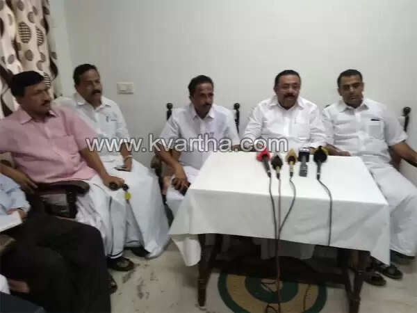 ചെലവ് ചുരുക്കുമെന്ന് പറയുമ്പോള് പാര്ട്ടി പരിപാടിയായ ദസ് ക്യാപിറ്റലിന്റെ വാര്ഷികത്തിനും എ കെ ജി സ്മാരകത്തിനും ബജറ്റില് കോടികള് പാസാക്കി തോമസ് ഐസക് ജനങ്ങളെ വെല്ലുവിളിക്കുന്നു; എം എം ഹസന്