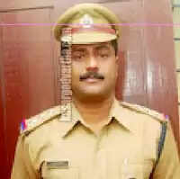 രണ്ട് പോലീസ് ഉദ്യോഗസ്ഥരെ ടെലിഫോണ് സന്ദേശത്തിലൂടെ സ്ഥലം മാറ്റി