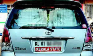മന്ത്രിക്ക് കാറിനുള്ളില് എന്ത് രഹസ്യം?