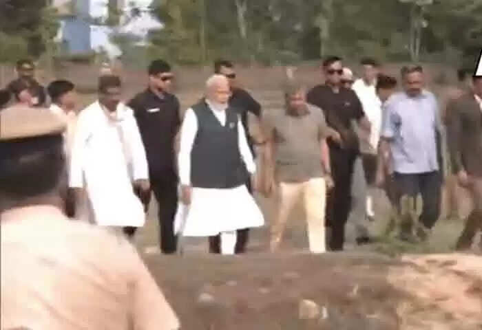 PM Modi arrived | ഒഡീഷയിലെ ദുരന്തഭൂമിയില് പ്രധാനമന്ത്രി എത്തി; പരുക്കേറ്റവരെ കാണാന് ആശുപത്രിയിലേക്ക് പോകും