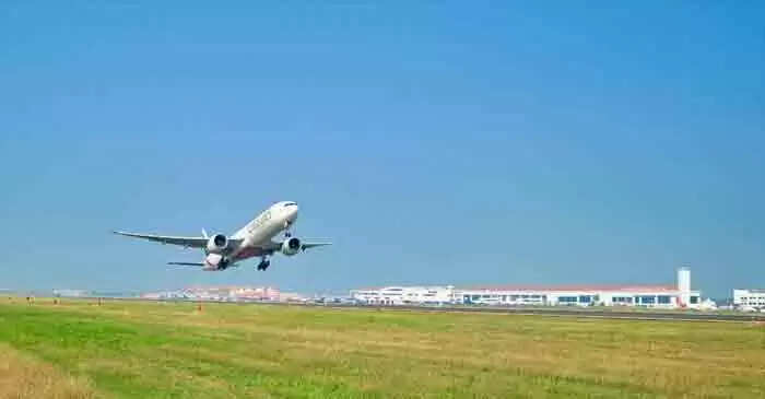 Air ticket | യുഎഇയില്നിന്ന് കേരളത്തിലേക്കുള്ള വിമാന ടികറ്റ് നിരക്ക് മൂന്നിലൊന്നായി കുറഞ്ഞു; വ്യാഴാഴ്ച മുതല് പ്രാബല്യത്തില്