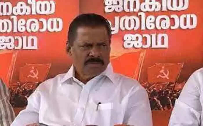 Warning | 'എംവി ഗോവിന്ദന്റെ യാത്രയില് പങ്കെടുക്കാന് സിഐടിയു അടക്കമുള്ള പ്രവര്ത്തകര്ക്ക് കര്ശന നിര്ദേശം; എത്തിയില്ലെങ്കില് അടുത്തദിവസം മുതല് ചുമെടുപ്പില് കാണില്ലെന്ന് ഭീഷണി'; എടത്വയില് നെല്ലെടുപ്പും കൊയ്ത്തും മുടങ്ങി