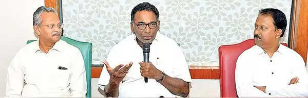 ദീര്ഘവീക്ഷണമില്ലാത്തവരുടെ കൈകളില് ജനാധിപത്യം സുരക്ഷിതമാവില്ല: ജസ്റ്റിസ് ചെലമേശ്വര്
