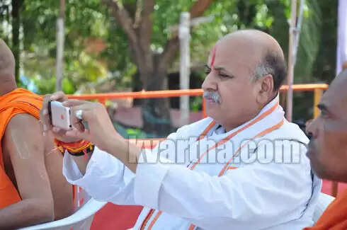 മുസ്ലീം വോട്ട് ബാങ്ക് തകര്ക്കും; ഇന്ത്യയെ ഹിന്ദു രാഷ്ട്രമാക്കും: തൊഗാഡിയ