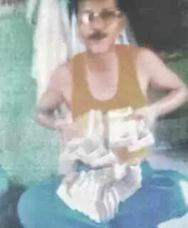 നോട്ട് കെട്ടുകള്ക്ക് മുകളില് കിടന്നുറങ്ങിയ സി.പി.എം നേതാവിനെ പാര്ട്ടി പുറത്താക്കി
