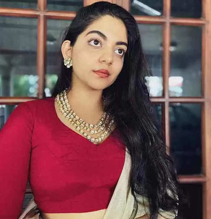 ഈ ഡ്രാമയില് എനിക്കൊരു പങ്കുമില്ല, എന്റെ ഫോട്ടോ വച്ചു വരുന്ന വാര്ത്തകള് ദയവ് ചെയ്ത് തളളിക്കളയുക; പൃഥ്വിരാജിന്റെ ആരാധികയാണ് ഞാന്; വിവാദങ്ങളോട് പ്രതികരിച്ച് അഹാന