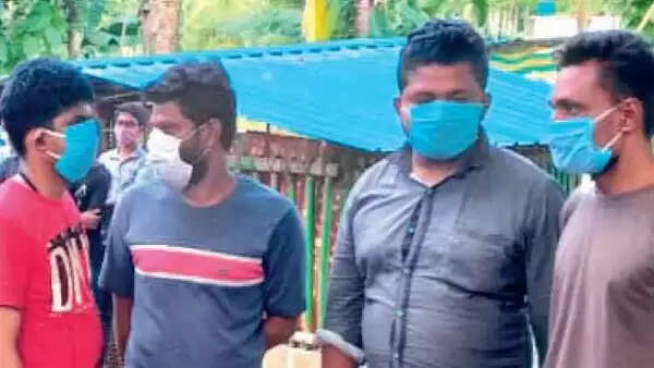 വാഹന പരിശോധനക്കിടെ 4 കിലോ കഞ്ചാവുമായി 4 യുവാക്കള് പിടിയില്