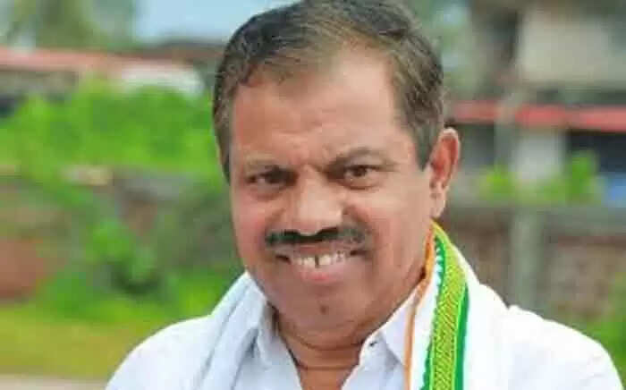 എംസി ഖമറുദ്ദീന് എംഎല്എയെ യുഡിഎഫ് ജില്ലാ ചെയര്മാന് സ്ഥാനത്തുനിന്ന് നീക്കി
