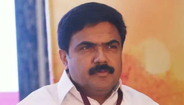 യുഡിഎഫ് തീരുമാനം രാഷ്ട്രീയ അനീതി; ഐക്യ ജനാധിപത്യ മുന്നണിയെ കെട്ടിപ്പടുത്ത കെ എം മാണിയെയാണ് ഈ നടപടിയിലൂടെ യു ഡി എഫ് പുറത്താക്കിയതെന്നും ജോസ് കെ മാണി
