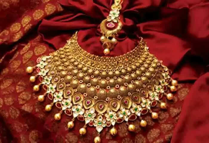 Gold Price | റെകോഡ് കുതിപ്പുമായി സ്വര്ണവില; പവന് 400 രൂപ കൂടി 51500 കടന്നു, വെള്ളി നിരക്കിലും വര്ധനവ്