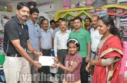 ഫോട്ടോ മത്സരം: സമ്മാനങ്ങള് നല്കി; ഒരു പവന് ഉറ്റവര് നഷ്ടപ്പെട്ടവര്ക്ക്