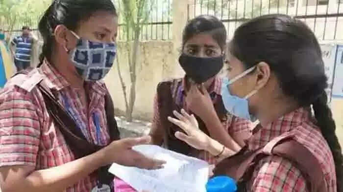 സി ബി എസ് ഇ 10,12 ക്ലാസുകളിലെ പരീക്ഷ തീയതിയില് മാറ്റം; പുതുക്കിയ ടൈംടേബിള് പ്രസിദ്ധീകരിച്ചു