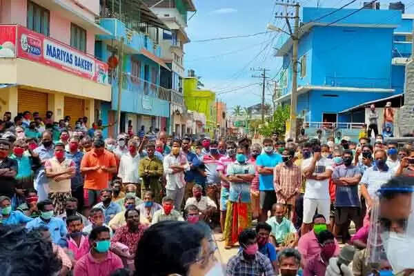 പൂന്തുറയില് ചക്കളത്തിപ്പോരും പൊറാട്ട് നാടകവും ചിത്രവധവും; ജനങ്ങള്ക്കും ആരോഗ്യപ്രവര്ത്തകര്ക്കും ആത്മവിശ്വാസം നല്കുന്നതല്ലിത്