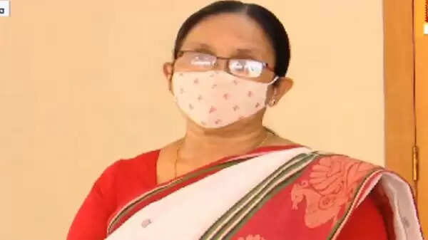 വിദേശ രാജ്യങ്ങളില് നിന്നുമെത്തുന്നവര്ക്ക് കോവിഡ് പരിശോധനാ സര്ട്ടിഫിക്കറ്റ്; പ്രധാനമന്ത്രിയുമായുള്ള കൂടിക്കാഴ്ചയ്ക്കു ശേഷം തീരുമാനമെന്ന് ശൈലജ ടീച്ചര്