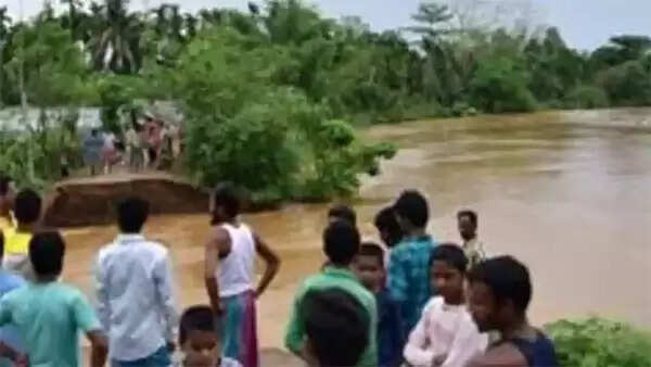 അസമില് കനത്ത മഴയും വെള്ളപ്പൊക്കവും; 57 ദുരിതാശ്വാസ ക്യാമ്പുകള് തുറന്നു, രക്ഷാപ്രവര്ത്തനം തുടരുന്നു, സാഹചര്യം ഗുരുതരമെന്ന് സംസ്ഥാന സര്ക്കാര്