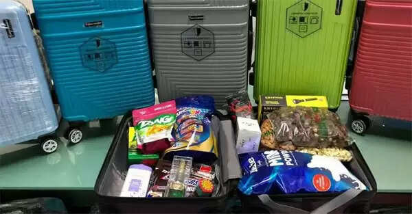 ചോക്ലേറ്റ് മുതല് ടോര്ച്ച് വരെയുള്ള എമിറേറ്റ്സ് കമ്പനീസ് ഹൗസിന്റെ 'പേര്ഷ്യന് പെട്ടി'; കൊവിഡ് പ്രതിസന്ധിക്കിടെ ജോലി നഷ്ടമായി വരുമാനം നിലച്ചു വരുന്ന പ്രവാസികള്ക്ക് കൈതാങ്ങ്