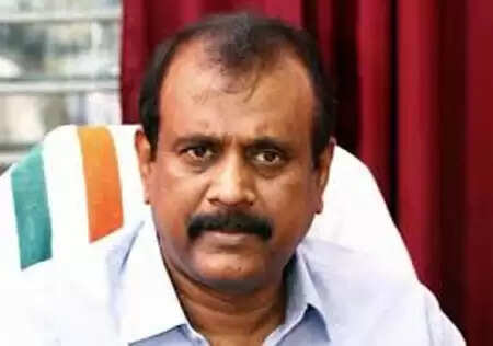 അവധിയെടുക്കാന് വ്യാജ മെഡിക്കല് ബില് ഹാജരാക്കിയ കേസ്: മുന് ഡിജിപി സെന്കുമാറിനെതിരെ അന്വേഷണം വേണ്ടെന്ന് സുപ്രീംകോടതി, പരാതിക്കാരന് പിഴയും