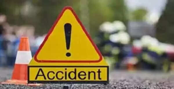 Road Accident | ധനമന്ത്രിയുടെ അഡി. പ്രൈവറ്റ് സെക്രടറിയും ഭാര്യയും സഞ്ചരിച്ച കാര് തമിഴ്നാട്ടില് അപകടത്തില്പെട്ടു; 5 പേര്ക്ക് പരുക്ക്