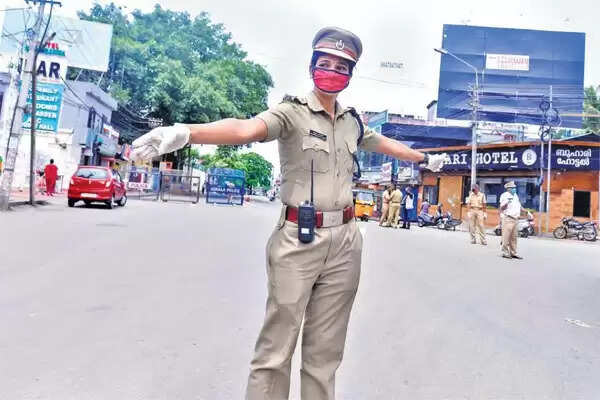 തീരദേശ തീവ്ര കണ്ടെയിന്മെന്റ് സോണുകളില് ട്രിപ്പിള് ലോക് ഡൗണ്