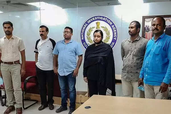 സ്വര്ണക്കടത്ത് കേസിലെ പ്രതികളായ സ്വപ്ന സുരേഷിനെയും സന്ദീപ് നായരെയും 14 ദിവസത്തേക്ക് റിമാന്ഡ് ചെയ്തു; തുടര് നടപടികള് കോവിഡ് പരിശോധനാഫലം ലഭിച്ചതിനുശേഷം