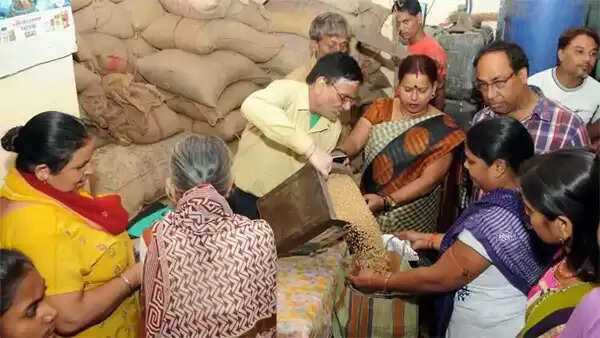 റേഷന് സാധനങ്ങള് മറിച്ച് വിറ്റാല് കര്ശന നിയമ നടപടി എടുക്കുമെന്ന് ജില്ലാ സപ്ലൈ ഓഫീസര്