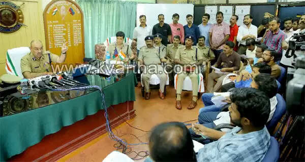 കാസര്കോട്ടെ തുടര്ച്ചയായ കൊലപാതകങ്ങള്ക്ക് തുമ്പുണ്ടാക്കി പോലീസ്; സുബൈദ വധക്കേസില് 2 പ്രതികള് പിടിയില്, തൊണ്ടി മുതലുകള് കണ്ടെത്തി, കൊലയ്ക്ക് പ്രേരിപ്പിച്ചത് പണത്തോടും പൊന്നിനോടുമുള്ള അടങ്ങാത്ത മോഹം