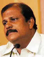 മുണ്ടക്കയത്ത് പി.സി ജോര്ജിനു നേരെ യൂത്ത് കോണ്ഗ്രസ് പ്രവര്ത്തകരുടെ കരിങ്കൊടി പ്രയോഗം