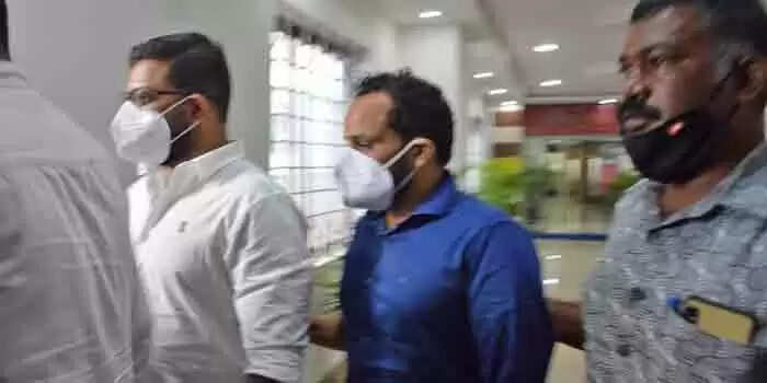 'അവര് ചെയ്യുന്നതെല്ലാം ചെയ്യട്ടെ'; വീട്ടിലെ എന്ഫോഴ്സ്മെന്റ് റെയ്ഡിനോട് ബിനീഷ് കോടിയേരിയുടെ പ്രതികരണം