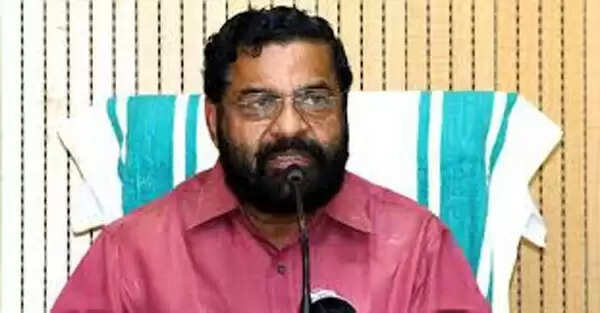 കൊവിഡ്-19; ഒരേ ദിവസം ഒരേ സാമ്പിളുകളുടെ പരിശോധനാഫലത്തില് പോസിറ്റീവ്, നെഗറ്റീവ് വ്യത്യാസങ്ങള് വരാറുണ്ട്; സംഭവത്തില് ആശയക്കുഴപ്പം ഇല്ലെന്ന് മന്ത്രി കടകംപള്ളി