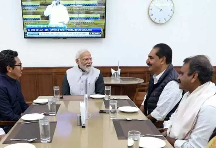 NK Premachandran | പ്രധാനമന്ത്രി സംഘടിപ്പിച്ച വിരുന്നിൽ പങ്കെടുത്തതിൻ്റെ പേരിൽ എൻ കെ പ്രേമചന്ദ്രനെതിരെ സിപിഎമ്മിന്റെ സംഘടിത ആക്രമണമെന്ന് ആരോപണം