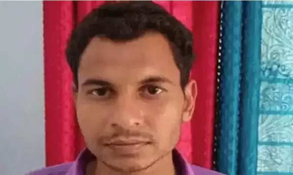 ആളുകളെ കൊല്ലുന്നത് തനിക്ക് ഏറെ ഇഷ്ടമാണെന്ന് സൈക്കോ കില്ലര്! ഉറങ്ങുകയായിരുന്ന സഹോദരനെ വെട്ടിക്കൊല്ലാന് ശ്രമിക്കുന്നതിനിടെ പിടിയിലായ 30കാരനില് നിന്ന് പുറത്തുവന്നത് ഞെട്ടിക്കുന്ന വിവരങ്ങള്, കുടുംബത്തിലെ അഞ്ചും ആറും വയസുള്ള കുട്ടികളെ കൊന്നത് താന്, മൂന്ന് പേരെക്കൂടി കൊല്ലാന് പദ്ധതിയിട്ടിരുന്നു