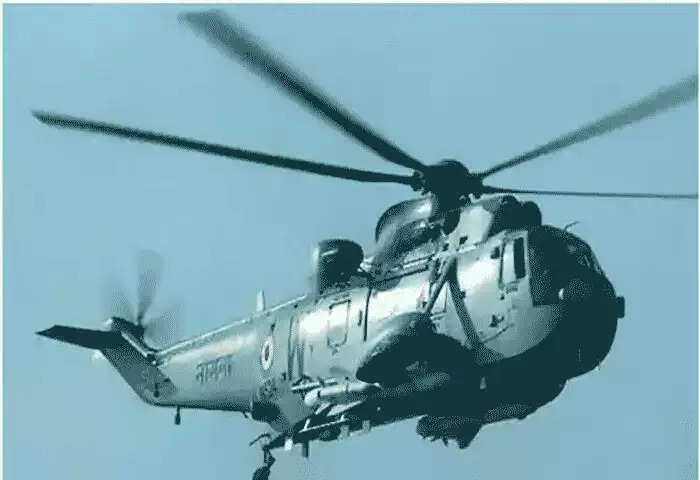 Helicopter Accident | കൊച്ചിയില് ഹെലികോപ്റ്റര് അപകടം; 2 പേര്ക്ക് പരുക്ക്, ഒരു നാവികന്റെ നില ഗുരുതരം