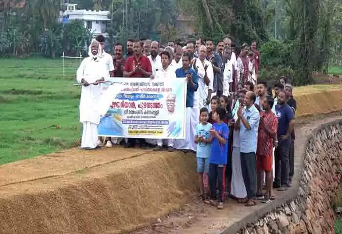 River walk | കാനാമ്പുഴ പുഴ വീണ്ടെടുക്കാന് എംഎല്എയുടെ നേതൃത്വത്തില് പുഴ നടത്തം സംഘടിപ്പിച്ചു