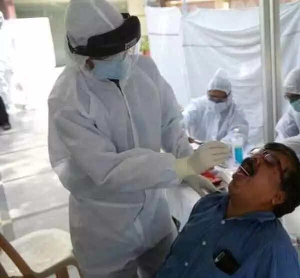 സംസ്ഥാനത്ത് വാരാന്ത്യ ലോക്ഡൗണ് വേണ്ടെന്ന് തീരുമാനം; ടെസ്റ്റ് പോസിറ്റിവിറ്റി നിരക്ക് ഉയര്ന്ന പഞ്ചായത്തുകളില് എല്ലാ വീടുകളിലും പരിശോധന നടത്തും