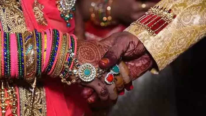 വിവാഹം കഴിഞ്ഞ് 10 ദിവസത്തിന് ശേഷം ഭര്ത്താവ് മരിച്ചു; നവവധു അടക്കം കുടുംബത്തിലെ 9 പേര്ക്കും കോവിഡ്