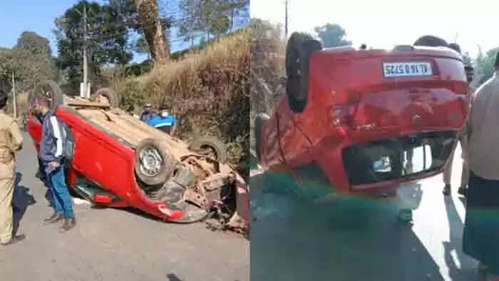 Accident | തലപ്പുഴയില് നിയന്ത്രണം വിട്ട കാര് വൈദ്യുതി പോസ്റ്റിലിടിച്ച് തലകീഴായി മറിഞ്ഞ് 2 പേര്ക്ക് പരുക്ക്