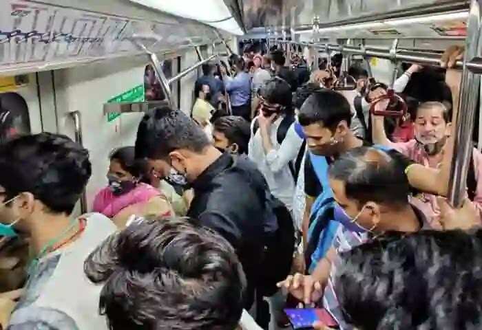 Police | ഡെല്ഹി മെട്രോയില് 'അസഭ്യമായ പെരുമാറ്റങ്ങള്ക്ക്' കടിഞ്ഞാണിടാന് അധികൃതര്; നൃത്തമോ റീലുകളോ ആക്ഷേപകരമായ പെരുമാറ്റമോ ചെയ്താല് പണി കിട്ടും