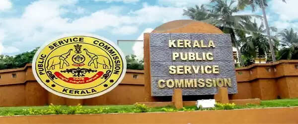 പ്രകൃതിദുരന്തത്തിന്റെ മറവില് പി എസ് സി നിയമനം മരവിപ്പിക്കുന്നു, ഒഴിവുകളൊന്നും റിപ്പോര്ട്ട് ചെയ്യുന്നില്ല; റാങ്ക് ലിസ്റ്റ് നീട്ടിയതും പ്രഹസനം, നിയമനം നടത്താതെ ഉദ്യോഗാര്ത്ഥികളോട് സര്ക്കാരിന്റെ അനീതിയെന്ന് ഉദ്യോഗാര്ത്ഥികള്, നിരവധി പേര് കോടതിയെ സമീപിച്ചു, പല വകുപ്പിലും പിന് വാതില് നിയമന നീക്കം നടക്കുന്നതായും ആരോപണം