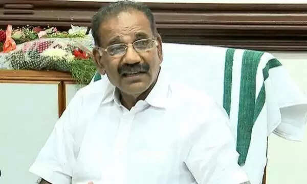 അനിശ്ചിതകാല ബസ് സമരം: ഉടമകളുമായി ചര്ച്ചയ്ക്ക് തയ്യാറാണെന്ന് എ കെ ശശീന്ദ്രന്
