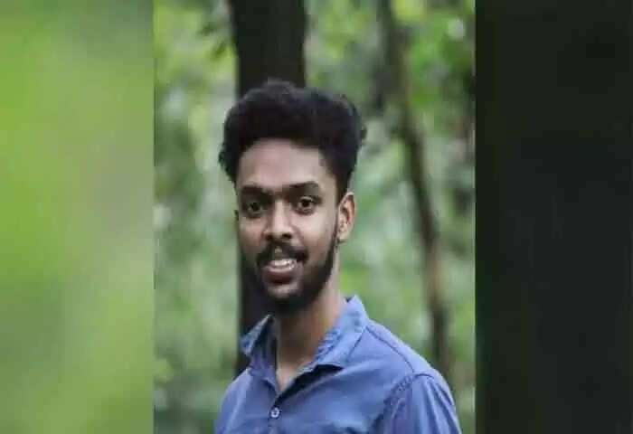 Student Died | വയനാട്ടില് ബസ് കാത്തിരിപ്പ് കേന്ദ്രത്തിന് മുകളില് തെങ്ങ് വീണ് പരുക്കേറ്റ വിദ്യാര്ഥി മരിച്ചു