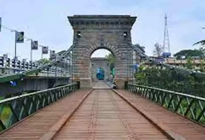 Restriction | പുനലൂര് തൂക്കുപാലത്തില് സഞ്ചാരികള്ക്ക് നിയന്ത്രണം ഏര്പെടുത്തും