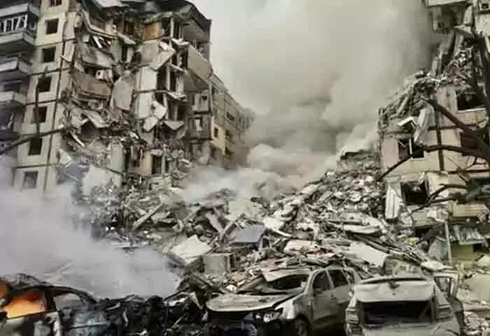 Missile Attack | യുക്രൈനില് റഷ്യയുടെ മിസൈലാക്രമണത്തില് 12 പേര് കൊല്ലപ്പെട്ടു; യുദ്ധത്തെ പ്രതിരോധിക്കാന് പാശ്ചാത്യരാജ്യങ്ങള് കൂടുതല് ആയുധങ്ങള് എത്തിക്കണമെന്ന് സെലന്സ്കി